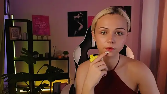 Snapshot of Charlotte_Colinss chatting on 06-22-26, 04:31 Charlotte Colinss online show from 06-22-26, 04:31