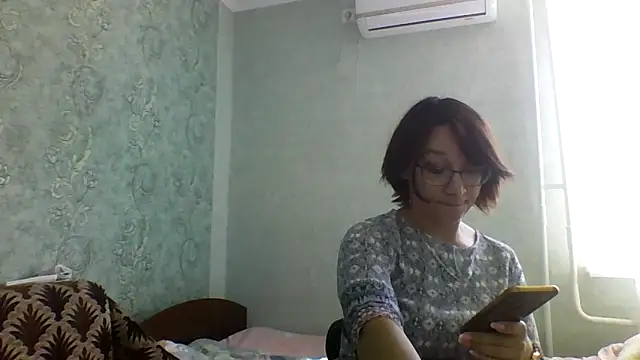 Snapshot of Moon_Janis chatting on 09-24-25, 12:19 Moon Janis online show from 09-24-25, 12:19