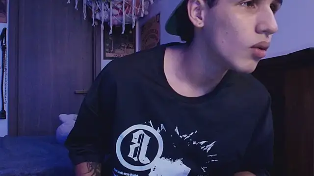 Snapshot of _realwav chatting on 03-30-26, 04:35 realwav online show from 03-30-26, 04:35