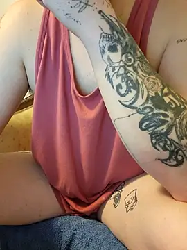 Snapshot of matty244 chatting on 02-21-26, 05:52 matty244 online show from 02-21-26, 05:52