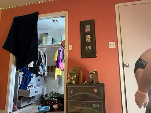 bearcub300 online show from 11-08-25, 01:39