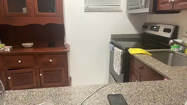 prettyykitty22 online show from 10-28-25, 03:54