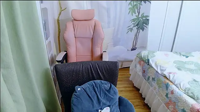 Winnie-01 online show from 04-24-26, 01:41