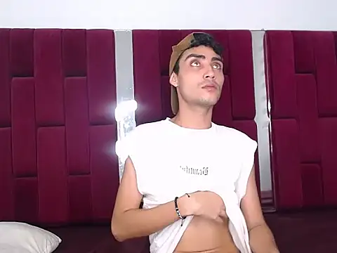 Snapshot of Valentin_Rizzi chatting on 10-04-25, 05:49 Valentin Rizzi online show from 10-04-25, 05:49