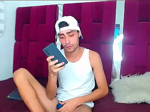 Snapshot of Valentin_Rizzi chatting on 10-09-25, 02:04 Valentin Rizzi online show from 10-09-25, 02:04