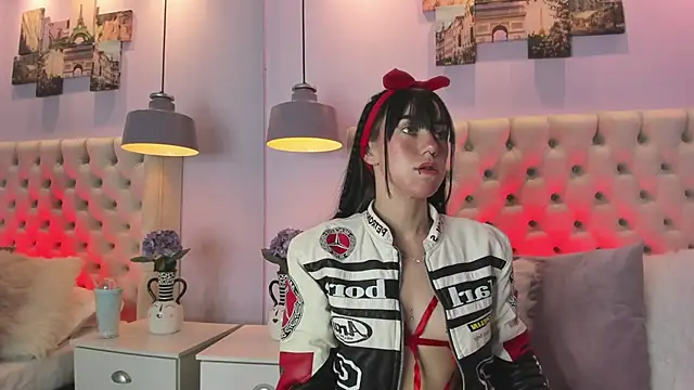 Snapshot of athziry_g chatting on 09-14-25, 04:44 athziry g online show from 09-14-25, 04:44