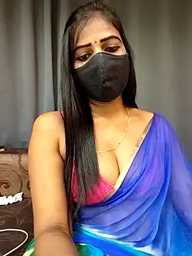 Misss-julli online show from 11-17-25, 08:47