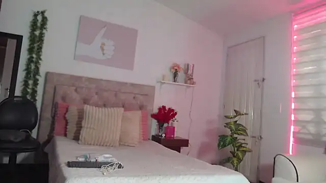 Snapshot of Noapino chatting on 07-22-26, 08:33 Noapino online show from 07-22-26, 08:33