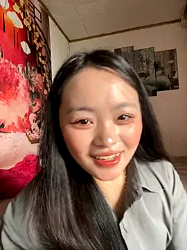 Julia-Elsa online show from 10-07-25, 04:20