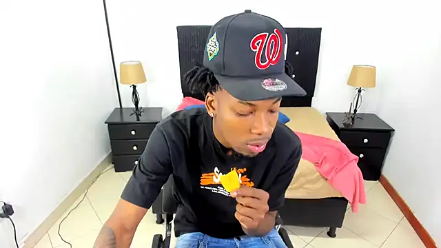 Snapshot of maikol_monstercock chatting on 09-30-25, 03:55 maikol monstercock online show from 09-30-25, 03:55