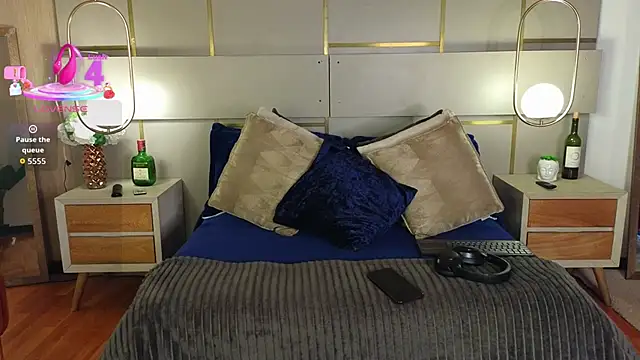 Lina Montclair online show from 04-11-26, 07:51