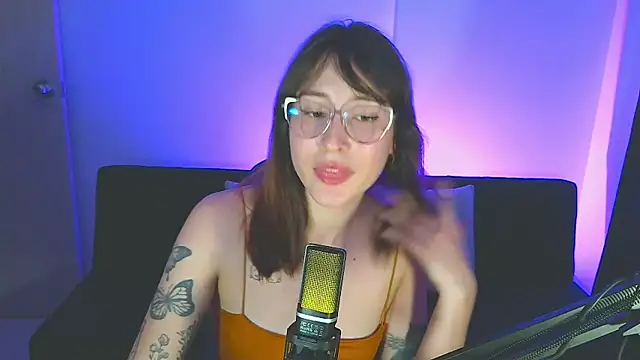 Snapshot of Yulienneg chatting on 05-23-26, 01:55 Yulienneg online show from 05-23-26, 01:55