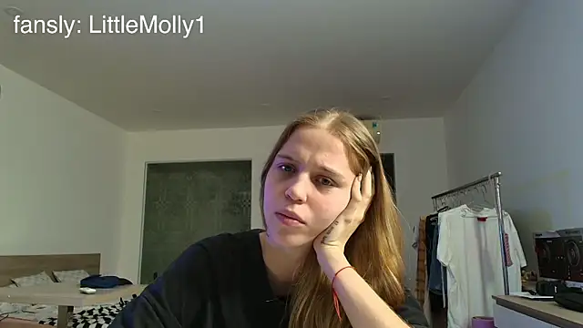 littlemolly11 online show from 09-30-25, 11:04
