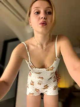 Emaline Fane online show from 11-14-25, 06:39