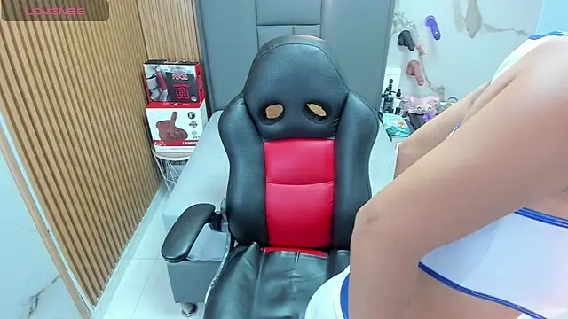 Isisleroy1 online show from 03-11-26, 02:39