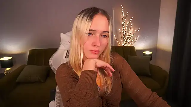 LilElfie online show from 10-26-25, 08:59