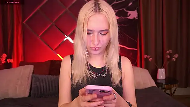 LilElfie online show from 02-26-26, 02:16