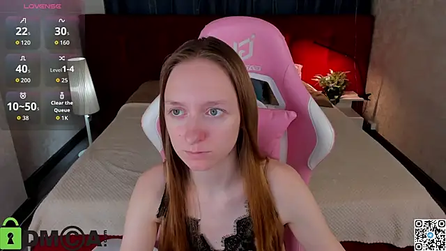 Mia E1fie online show from 11-19-25, 01:05