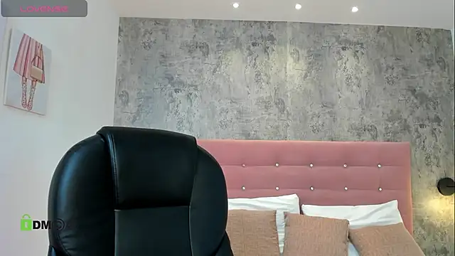 Snapshot of brithanycollins chatting on 10-07-25, 12:35 brithanycollins online show from 10-07-25, 12:35