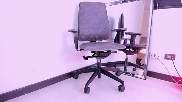 Maia 520 online show from 03-26-26, 06:57