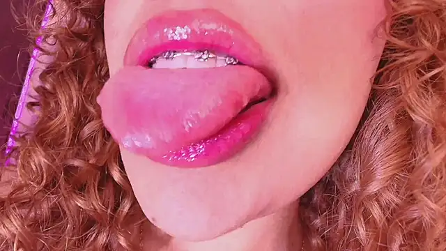 Snapshot of megansan_ chatting on 06-19-26, 10:41 megansan online show from 06-19-26, 10:41