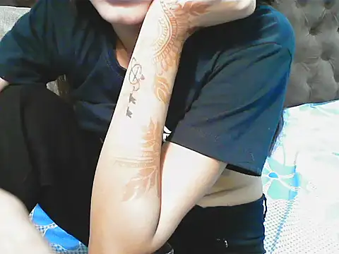 Snapshot of elize__ chatting on 09-23-25, 02:20 elize   online show from 09-23-25, 02:20