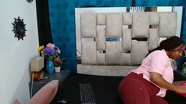 Snapshot of AmbarSmit chatting on 11-01-25, 07:05 AmbarSmit online show from 11-01-25, 07:05