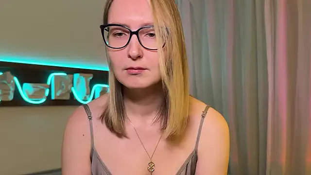 Snapshot of KiraxFate chatting on 09-13-25, 04:40 KiraxFate online show from 09-13-25, 04:40