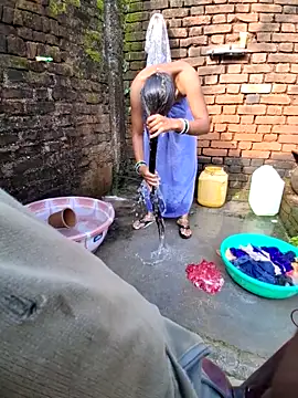 Snapshot of RAYI_Queen_3 chatting on 10-06-25, 02:53 RAYI Queen 3 online show from 10-06-25, 02:53