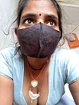 RAYI Queen 3 online show from 11-15-25, 03:37