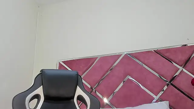 Dulce Pettit online show from 10-15-25, 12:38