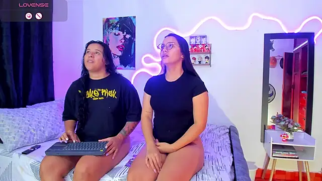 Snapshot of Dilan_and_Mia chatting on 09-18-25, 10:01 Dilan and Mia online show from 09-18-25, 10:01