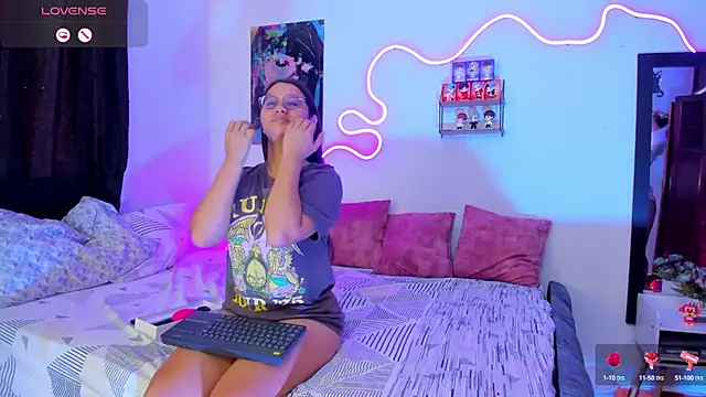 Snapshot of Dilan_and_Mia chatting on 09-20-25, 04:30 Dilan and Mia online show from 09-20-25, 04:30