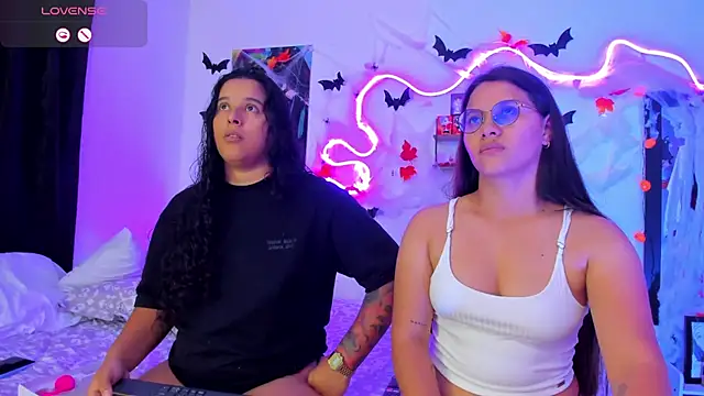 Snapshot of Dilan_and_Mia chatting on 10-14-25, 09:59 Dilan and Mia online show from 10-14-25, 09:59