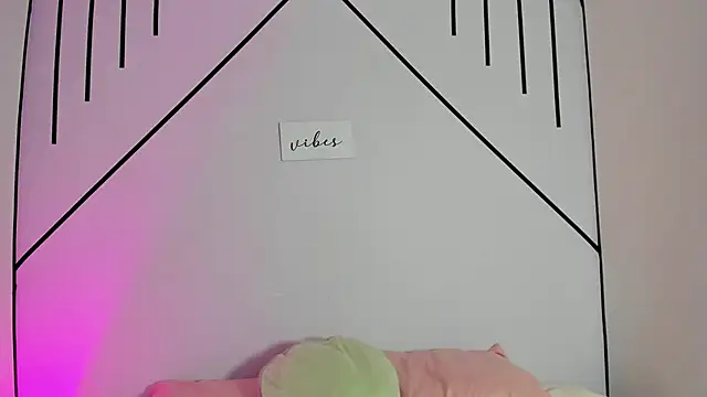 MiahCornell  online show from 10-29-25, 07:59