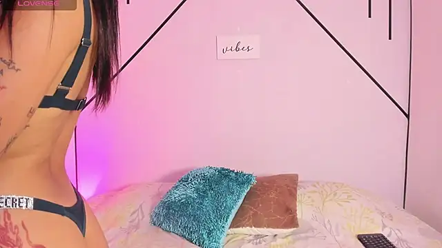 MiahCornell  online show from 11-26-25, 08:43