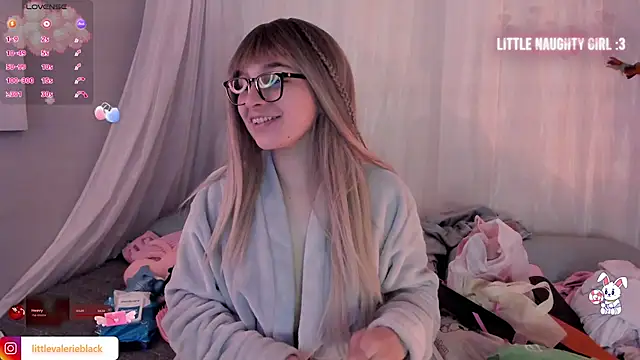 Aurora blaack online show from 11-19-25, 04:12