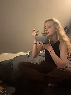 Snapshot of SeccySerena chatting on 05-30-26, 04:15 SeccySerena online show from 05-30-26, 04:15