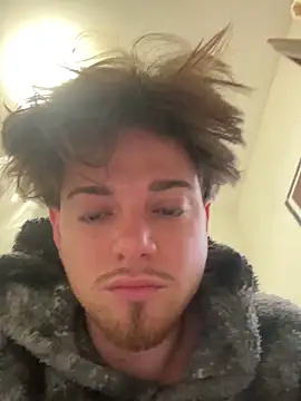 Snapshot of BWC00722 chatting on 11-25-25, 11:43 BWC00722 online show from 11-25-25, 11:43