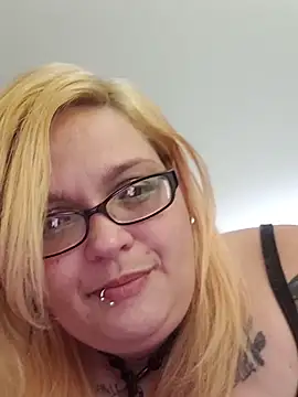 Snapshot of Jynxthefoxyfuck chatting on 11-11-25, 11:43 Jynxthefoxyfuck online show from 11-11-25, 11:43