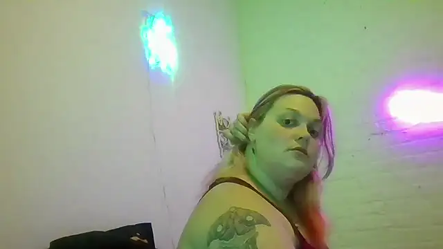 Snapshot of Jynxthefoxyfuck chatting on 12-14-25, 03:01 Jynxthefoxyfuck online show from 12-14-25, 03:01