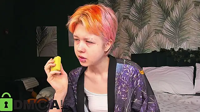 CarolineRichter online show from 12-15-25, 01:54