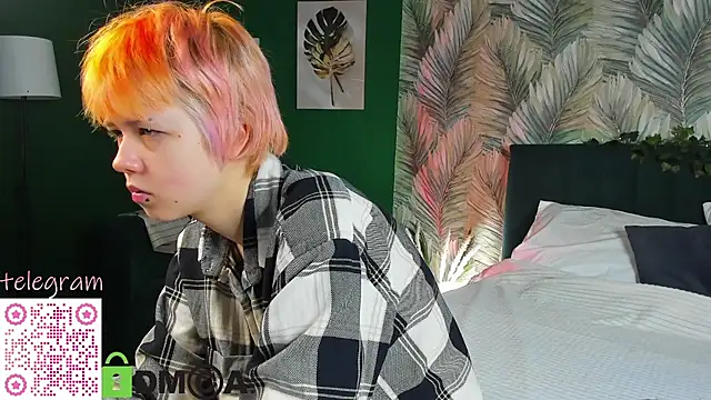 CarolineRichter online show from 12-20-25, 01:12