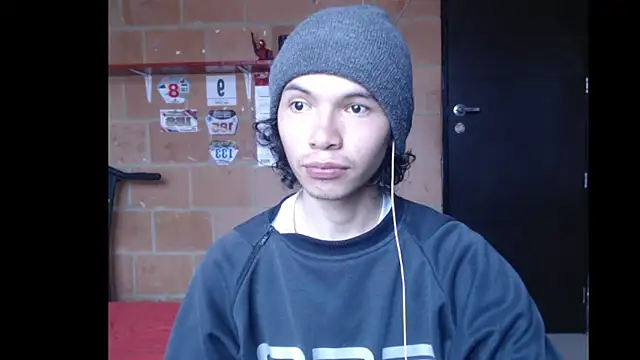 Snapshot of Xoxo_Smiles chatting on 09-23-25, 04:43 Xoxo Smiles online show from 09-23-25, 04:43