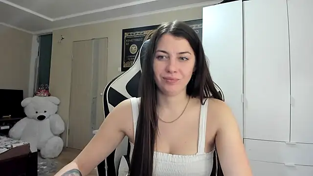 EmiLovsi online show from 10-13-25, 07:36