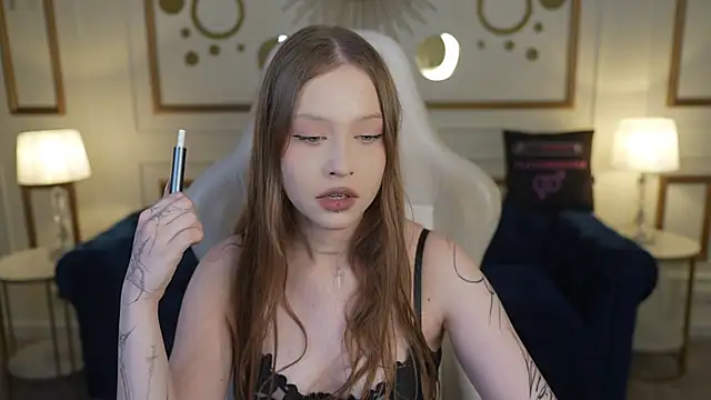 Snapshot of Esmie_Smile chatting on 11-14-25, 07:45 Esmie Smile online show from 11-14-25, 07:45