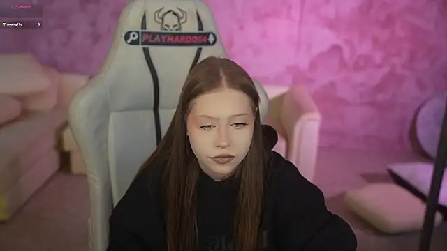 Esmie Smile online show from 04-28-26, 11:54