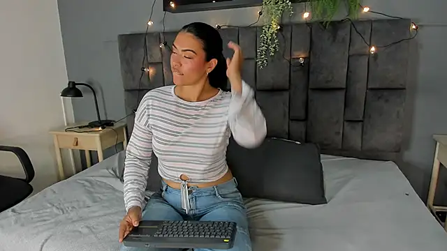 RiriiBrunette   online show from 11-01-25, 08:11