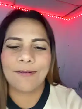 Snapshot of camila_rogue chatting on 09-27-25, 01:49 camila rogue online show from 09-27-25, 01:49