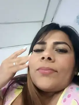 Snapshot of camila_rogue chatting on 10-25-25, 01:46 camila rogue online show from 10-25-25, 01:46